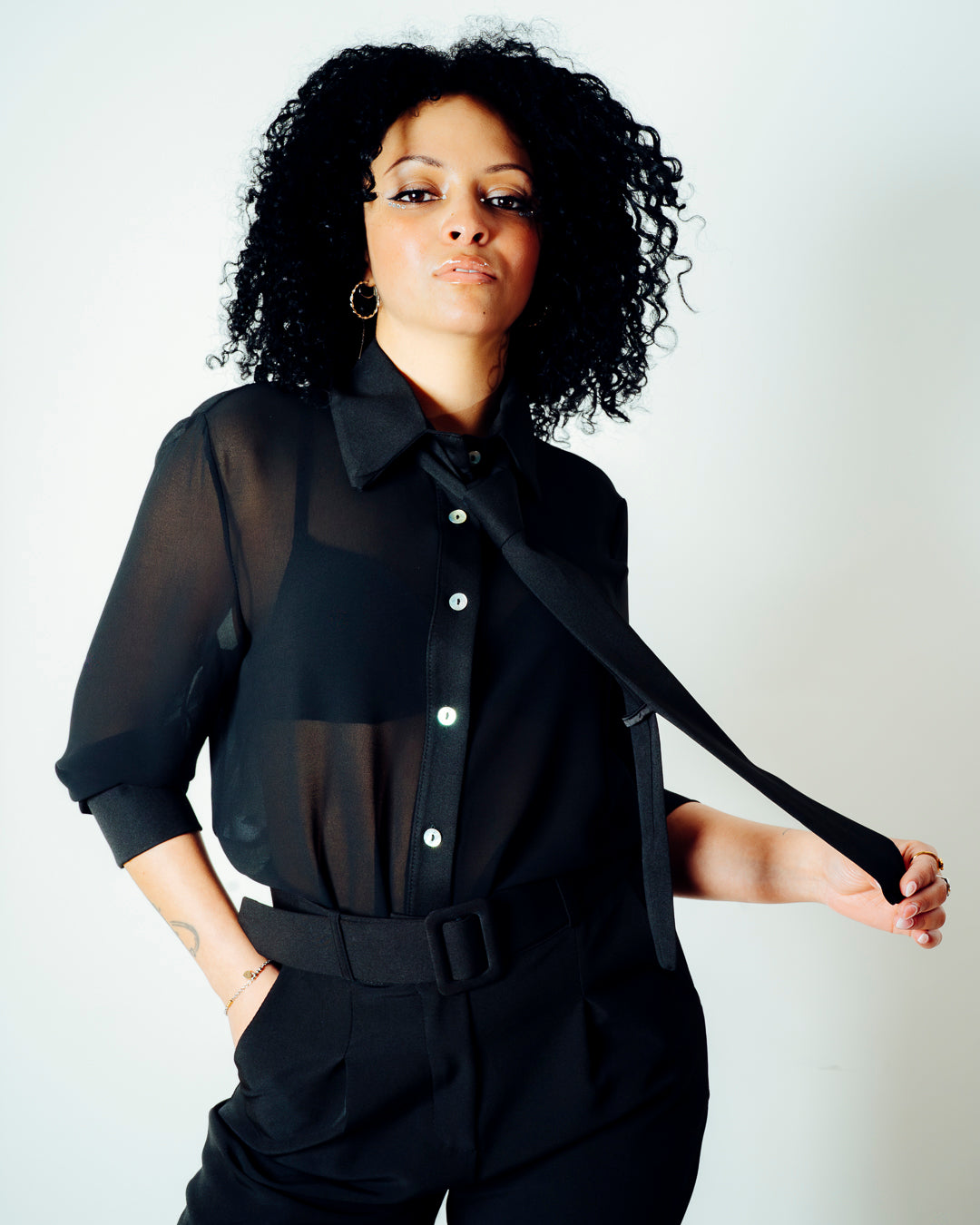 Camicia SOLE nera con cravatta