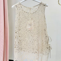 Top con pizzo