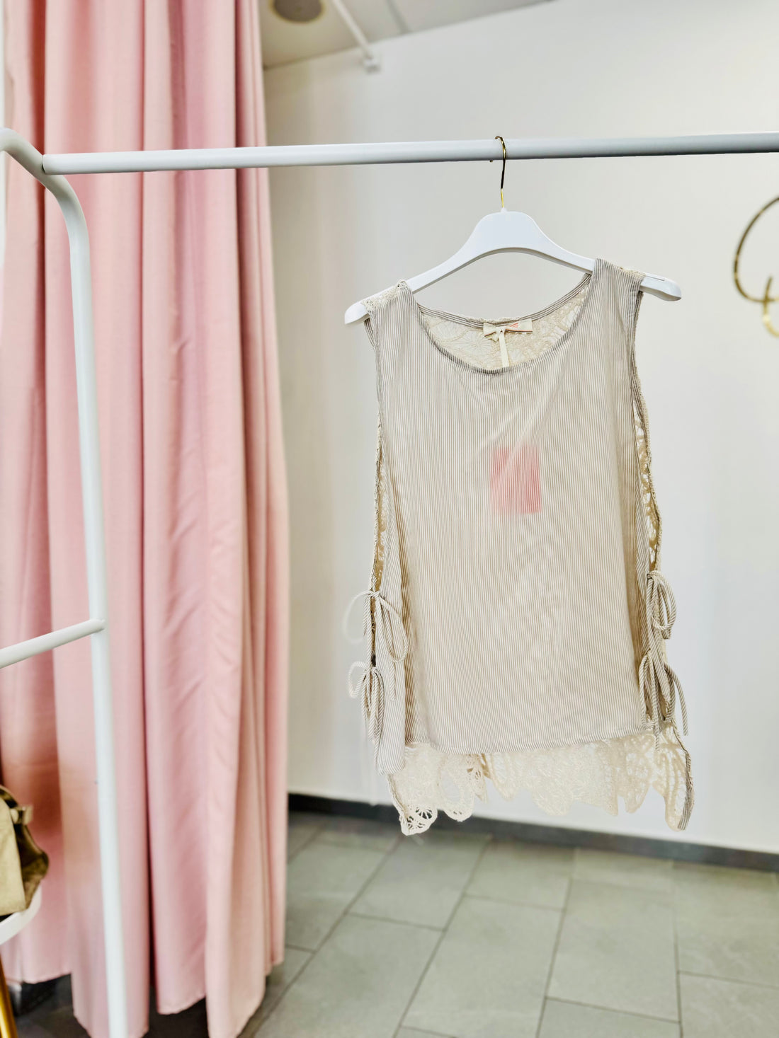 Top con pizzo