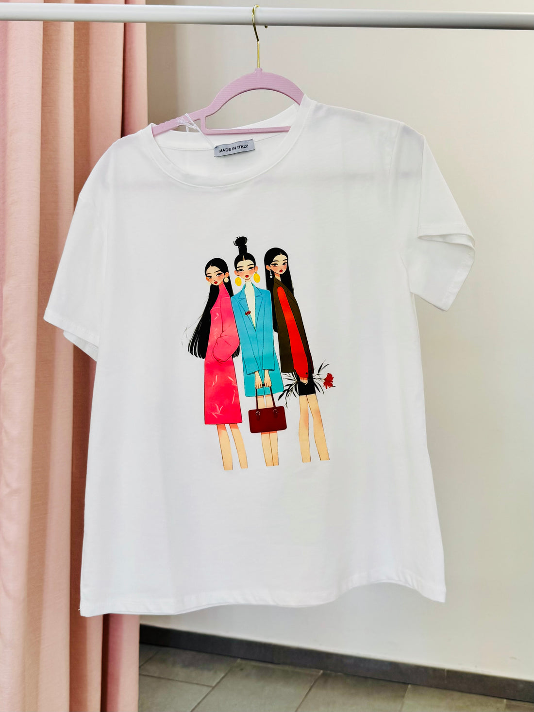 T-shirt DOLL